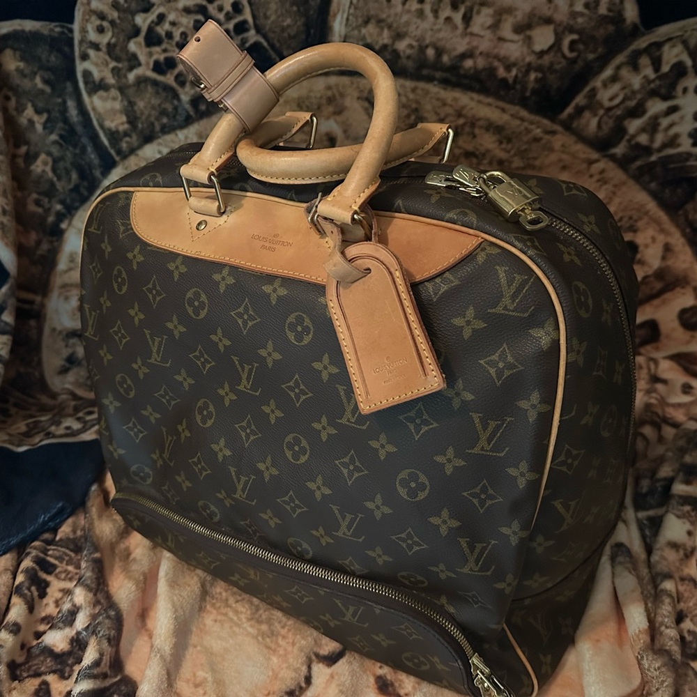 Louis Vuitton Evasion leather travel bag